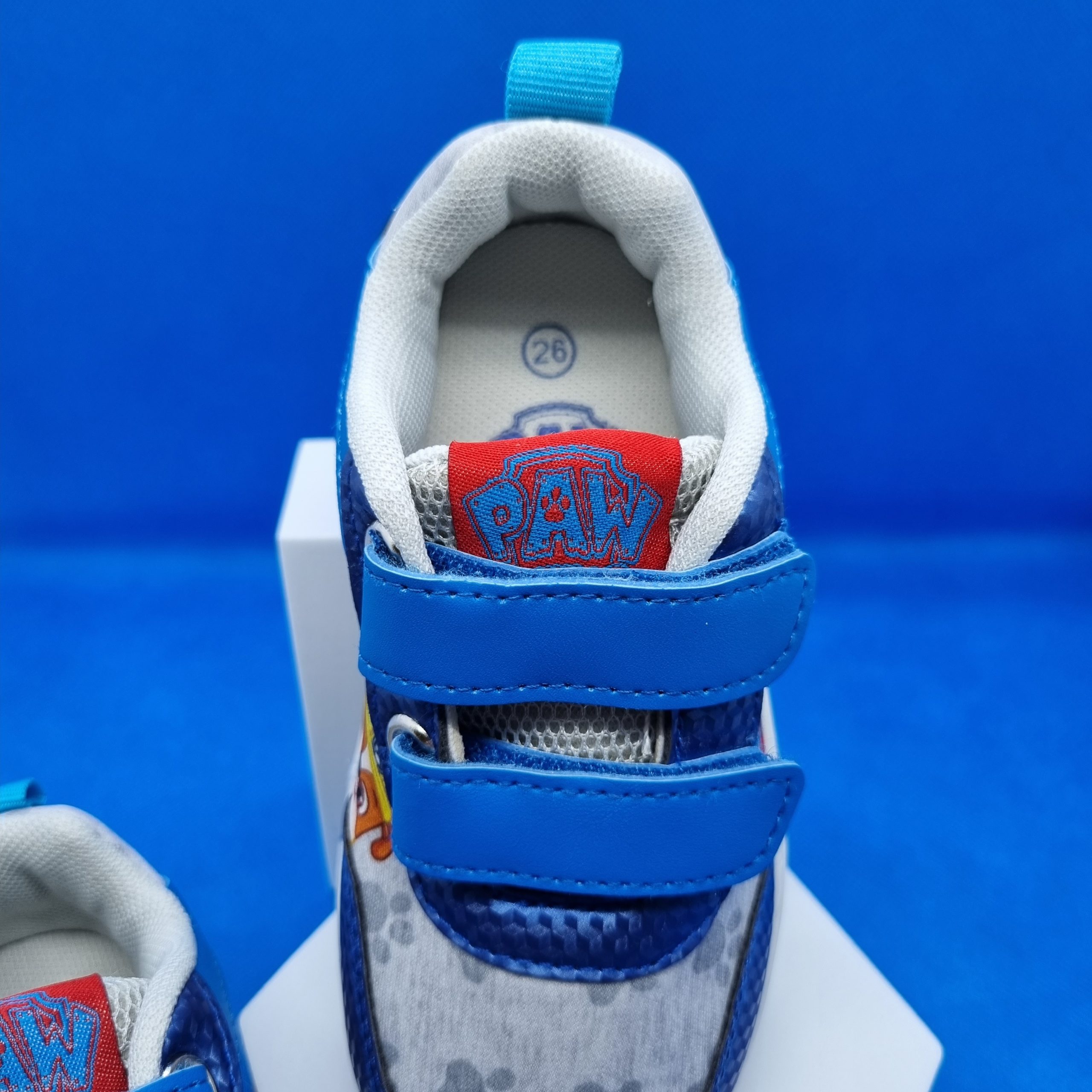 CERDÁ Chaussures De Sport Lumineuses Peppa Pig Pour Fille - Semelle PVC Avec LED Clignotantes, Baskets Enfant Confortables Et Fun